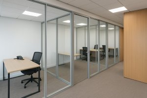 Офисные перегородки: функциональность, стиль и современные тенденции