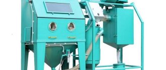 Ejector-type sandblasting chamber